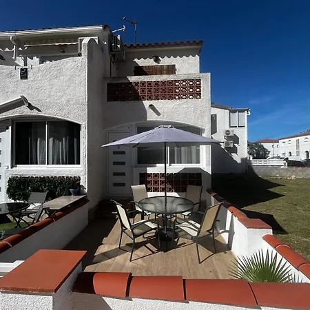 Situe A 100 M De La Apartment *